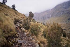 Sestup na východní stranu hor