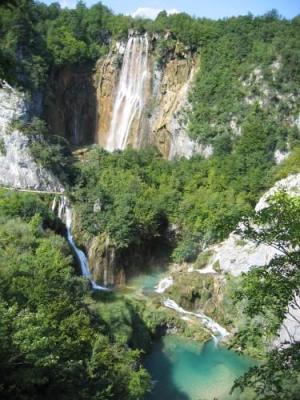 Plitvice Pohled od kasy na Velký vodopád