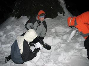 Ve sněhu se poklad ale blbě hledá