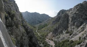 Výhled ven z údolí