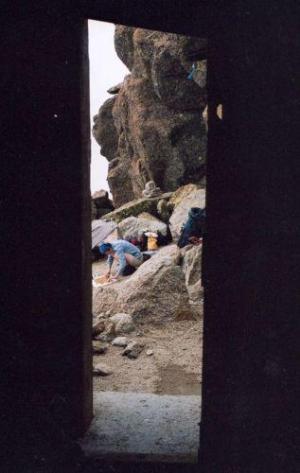 Jan Hásek: Ze dveří boudy (Korsika)