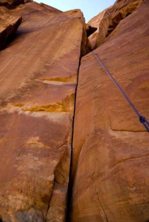 Klíčová 10m prstovka (6b) v cestě Insallah