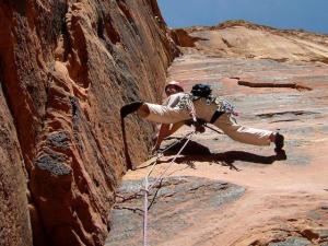 2. délka Catfish corner (6c), Alešák leze prstovku