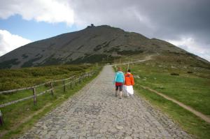 Nebo konverzovala s hosty