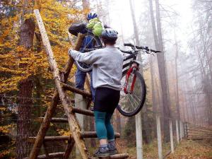 Výlet na kolech tradičně zpestřila obora