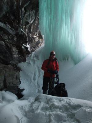 Mamánek v ledové jeskyni