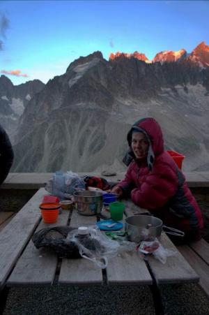 večeře v odvrácené straně jehel