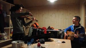 A konečně na chatě. Jukebox cestou nepoškozen.