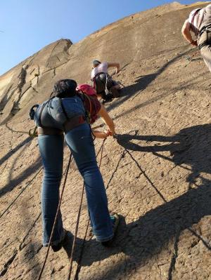 Né všechny kalhoty přežily bez úhony.