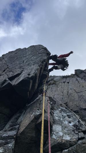 Těžký boulderový krok