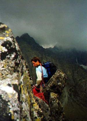 Vysoké Tatry, Hrubá veža, Středem stěny III, na vrcholu dobírá Michala Zahradníka
